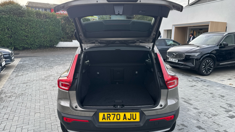 Volvo Xc40 2.0 B4P Inscription 5dr AWD Auto Petrol Estate